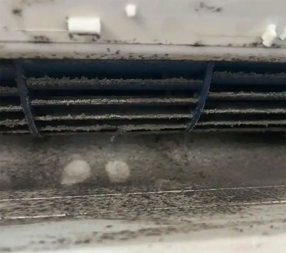 重庆县空调吹的风有股烧焦味是怎么回事